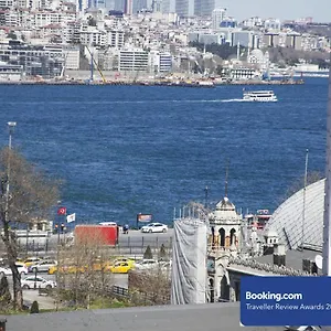 Old Port מלון